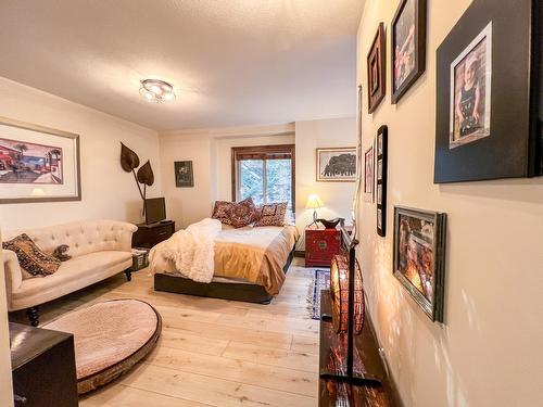 43 - 4868 Riverview Drive, Edgewater, BC - Indoor Photo Showing Bedroom