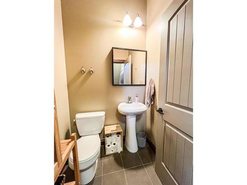 43 - 4868 Riverview Drive, Edgewater, BC - Indoor Photo Showing Bathroom
