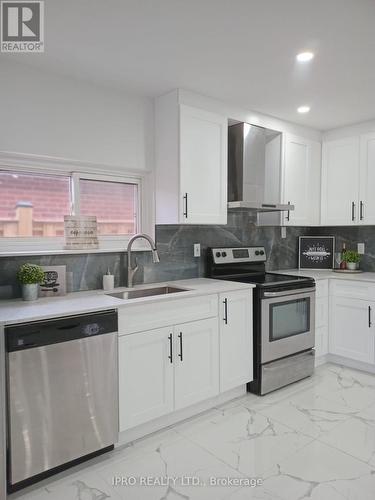 835 Forestwood Dr, Mississauga, ON - Indoor Photo Showing Kitchen