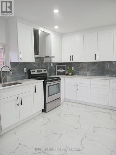 835 Forestwood Drive, Mississauga, ON - Indoor Photo Showing Kitchen