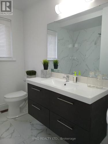 835 Forestwood Drive, Mississauga, ON - Indoor Photo Showing Bathroom
