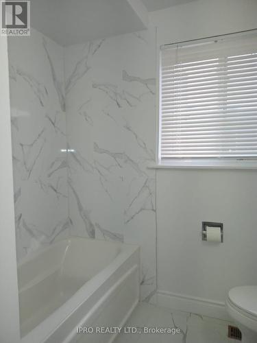 835 Forestwood Dr, Mississauga, ON - Indoor Photo Showing Bathroom