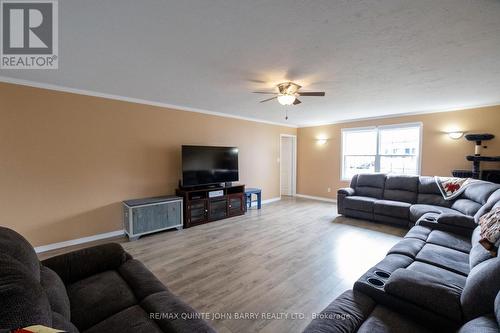 128 Creswell Dr, Quinte West, ON - Indoor Photo Showing Living Room