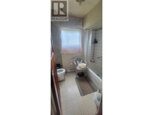 4514 Park Avenue, Terrace, BC - Indoor Photo Showing Bathroom