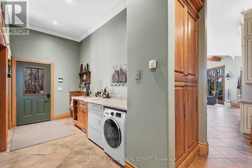 229 Louisa St, Kawartha Lakes, ON - Indoor Photo Showing Laundry Room