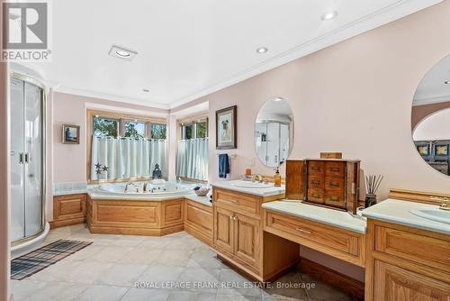 229 Louisa St, Kawartha Lakes, ON - Indoor Photo Showing Bathroom