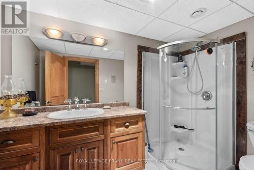 229 Louisa St, Kawartha Lakes, ON - Indoor Photo Showing Bathroom