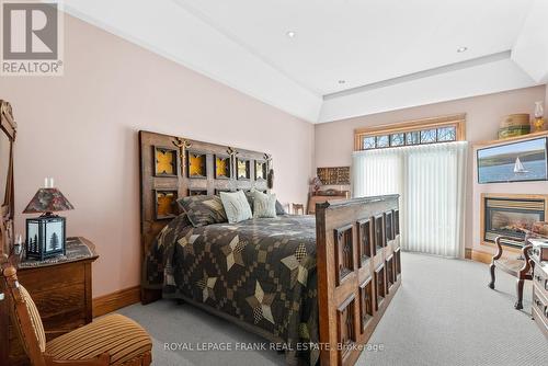 229 Louisa Street, Kawartha Lakes, ON - Indoor Photo Showing Bedroom