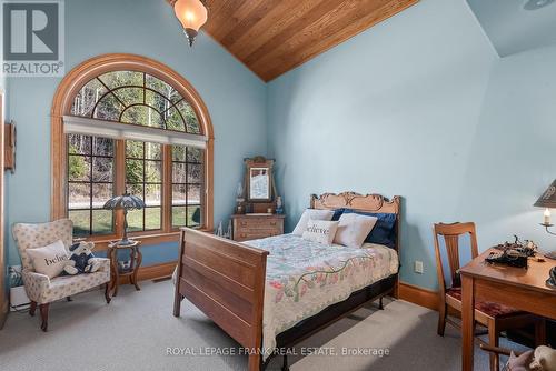 229 Louisa Street, Kawartha Lakes, ON - Indoor Photo Showing Bedroom
