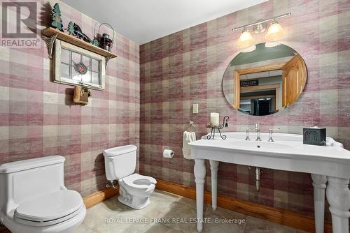229 Louisa Street, Kawartha Lakes, ON - Indoor Photo Showing Bathroom