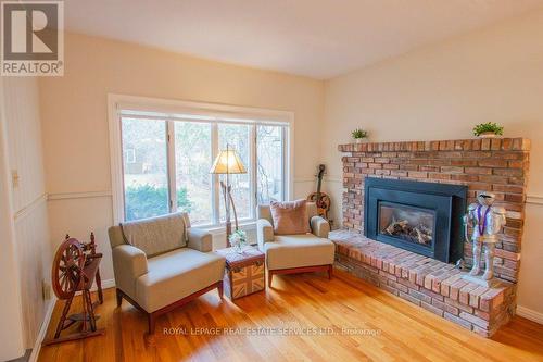 91 Riverside Dr, Kawartha Lakes, ON - Indoor Photo Showing Living Room With Fireplace