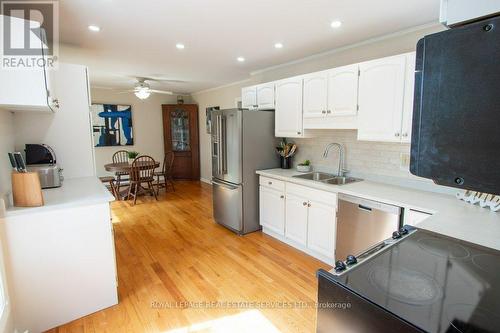 91 Riverside Dr, Kawartha Lakes, ON - Indoor Photo Showing Kitchen With Double Sink