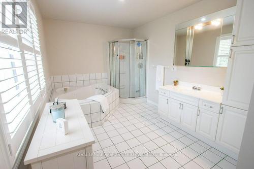 91 Riverside Dr, Kawartha Lakes, ON - Indoor Photo Showing Bathroom
