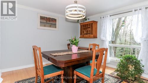 39 Maplecrest Crt, Oro-Medonte, ON - Indoor Photo Showing Dining Room