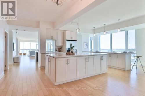 2201 - 1 Hurontario Street, Mississauga, ON - Indoor Photo Showing Kitchen With Upgraded Kitchen