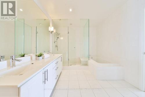 2201 - 1 Hurontario Street, Mississauga, ON - Indoor Photo Showing Bathroom