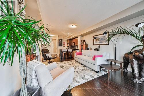 #619 -1 Hurontario St, Mississauga, ON - Indoor Photo Showing Living Room