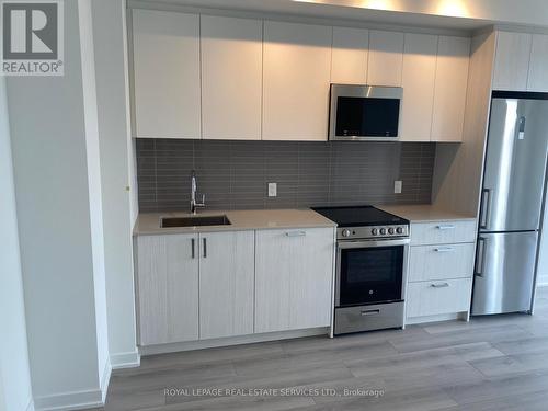 #621 -1787 St Clair Ave W, Toronto, ON - Indoor Photo Showing Kitchen With Upgraded Kitchen