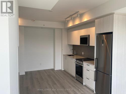 #621 -1787 St Clair Ave W, Toronto, ON - Indoor Photo Showing Kitchen