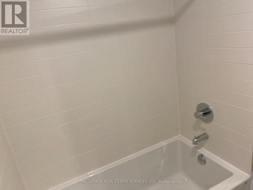 #621 -1787 St Clair Ave W, Toronto, ON - Indoor Photo Showing Bathroom