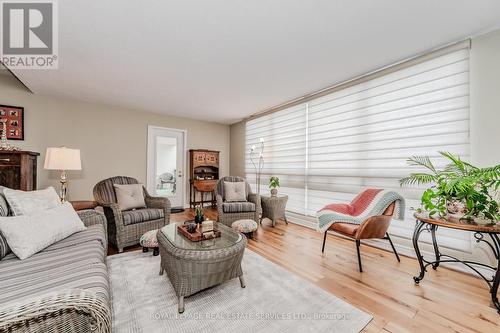 1208 - 2185 Marine Drive, Oakville, ON - Indoor Photo Showing Living Room
