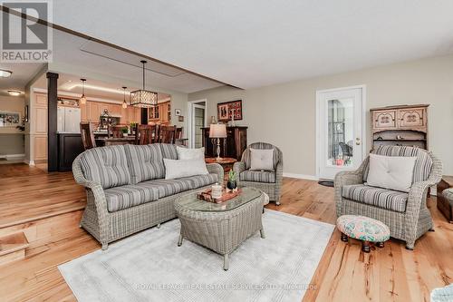 1208 - 2185 Marine Drive, Oakville, ON - Indoor Photo Showing Living Room