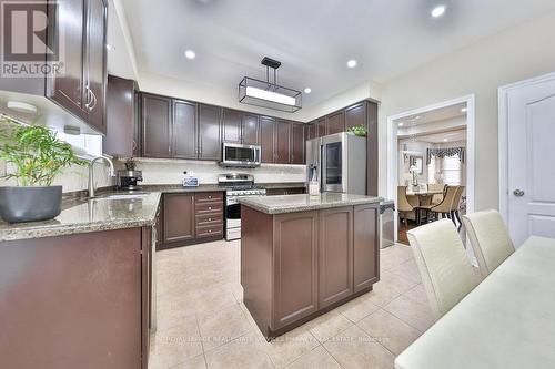 2483 Parkglen Ave, Oakville, ON - Indoor Photo Showing Kitchen With Upgraded Kitchen