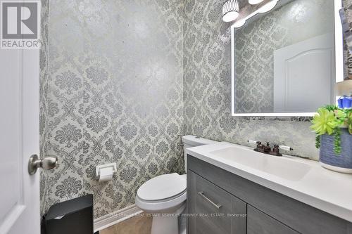 2483 Parkglen Ave, Oakville, ON - Indoor Photo Showing Bathroom