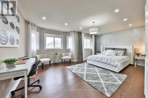 2483 Parkglen Ave, Oakville, ON - Indoor Photo Showing Bedroom