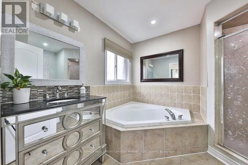 2483 Parkglen Ave, Oakville, ON - Indoor Photo Showing Bathroom