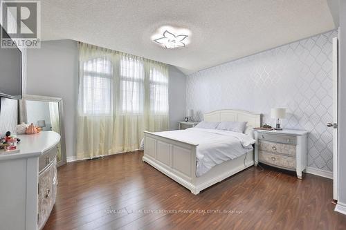 2483 Parkglen Ave, Oakville, ON - Indoor Photo Showing Bedroom