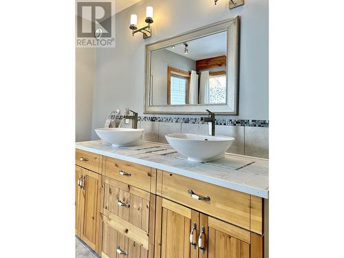 2902 Gold Digger Drive, 150 Mile House, BC - Indoor Photo Showing Bathroom