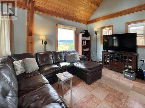 2902 Gold Digger Drive, 150 Mile House, BC - Indoor Photo Showing Living Room