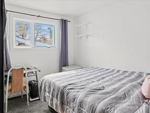 248 Munroe Avenue, Winnipeg, MB - Indoor Photo Showing Bedroom