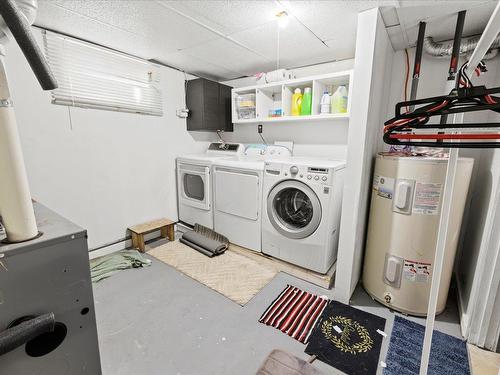 248 Munroe Avenue, Winnipeg, MB - Indoor Photo Showing Laundry Room