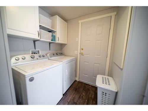 2612 Rosen Lk Ld Acc Road, Jaffray, BC - Indoor Photo Showing Laundry Room
