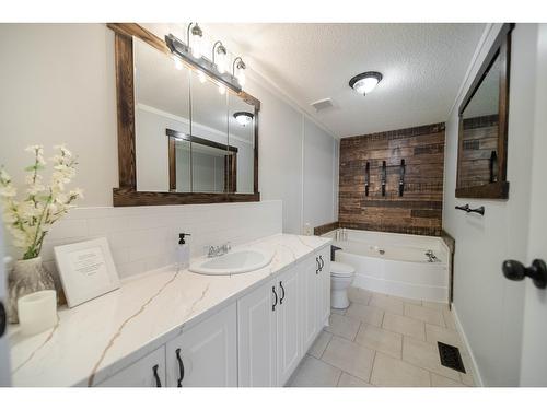 2612 Rosen Lk Ld Acc Road, Jaffray, BC - Indoor Photo Showing Bathroom