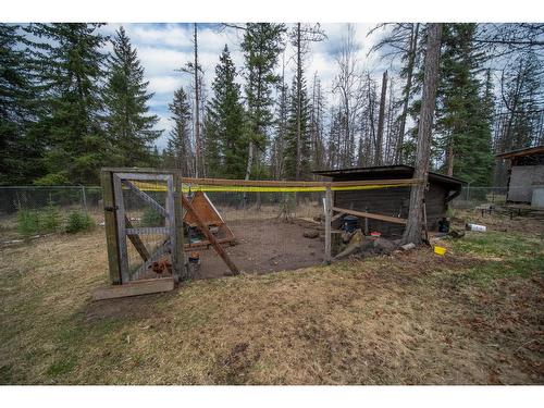 2612 Rosen Lk Ld Acc Road, Jaffray, BC - Outdoor With Backyard