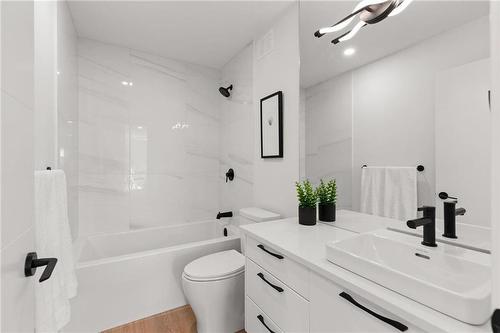 251 Yellow Moon Crescent, Winnipeg, MB - Indoor Photo Showing Bathroom