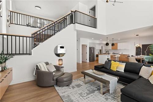 251 Yellow Moon Crescent, Winnipeg, MB - Indoor Photo Showing Living Room