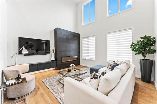 34 Firestone Drive, Winnipeg, MB - Indoor Photo Showing Living Room