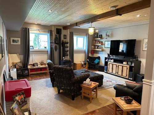 4997 Ponderosa Crescent, Canal Flats, BC - Indoor Photo Showing Living Room