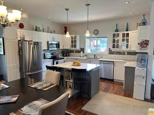 4997 Ponderosa Crescent, Canal Flats, BC - Indoor Photo Showing Kitchen