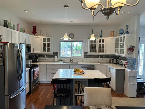 4997 Ponderosa Crescent, Canal Flats, BC - Indoor Photo Showing Kitchen