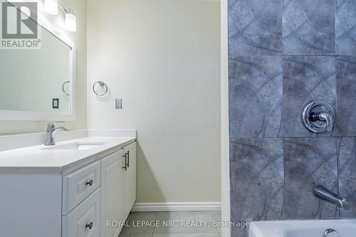 211 Leaside Drive, Welland, ON - Indoor Photo Showing Bathroom