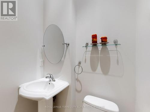 #207 -47 York Mills Rd, Toronto, ON - Indoor Photo Showing Bathroom