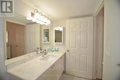 #303 -2300 Parkhaven Blvd, Oakville, ON - Indoor Photo Showing Bathroom
