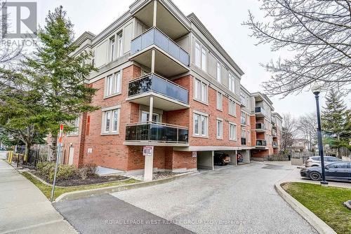 #303 -2300 Parkhaven Blvd, Oakville, ON - Outdoor With Balcony With Facade