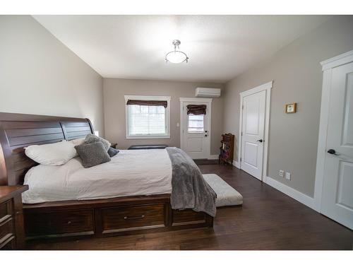 3996 Galloway Frontage Road, Galloway, BC - Indoor Photo Showing Bedroom