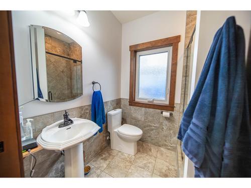 3996 Galloway Frontage Road, Galloway, BC - Indoor Photo Showing Bathroom